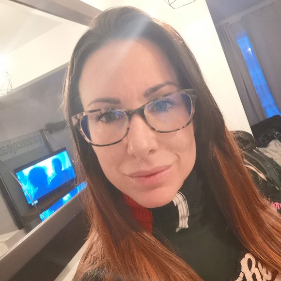 Meet your Posher, Mel - Picture 1 of 1